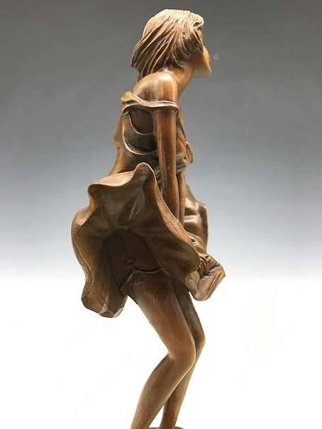 Bois sculptée robe de Marilyn Monreau | Puces Privées