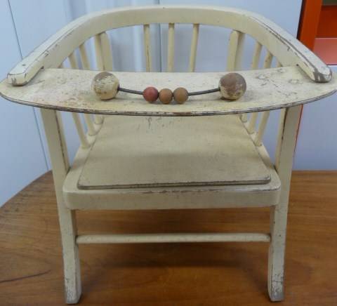 chaise trouée pour bébé vintage | Puces Privées