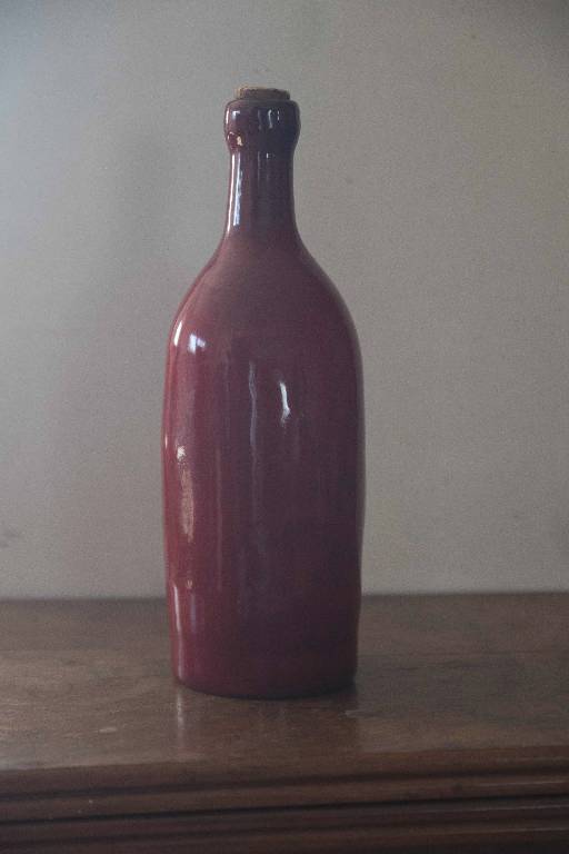Bouteille en céramique rouge Max Idlas | Puces Privées