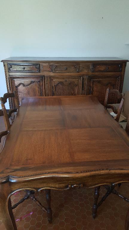 table et 8 chaises | Puces Privées