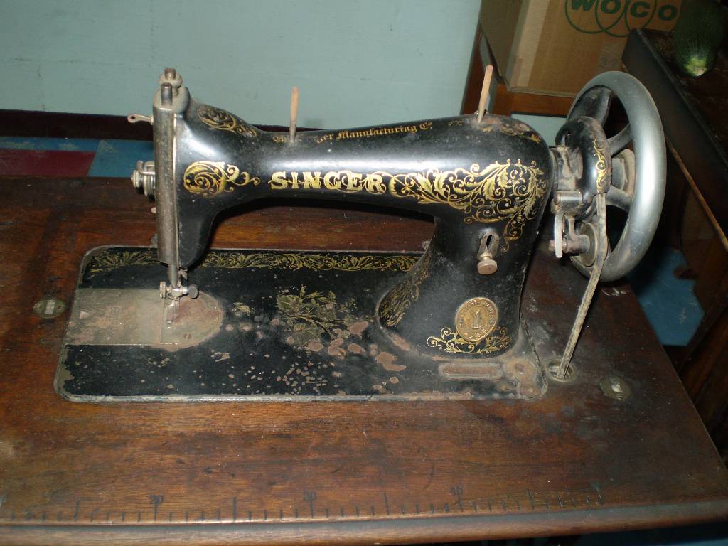 Ancienne machine à coudre Singer | Puces Privées
