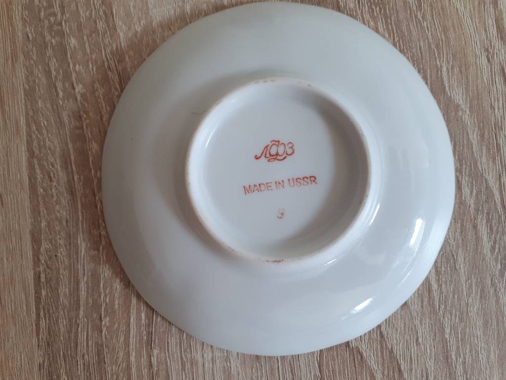 3 Tasses en porcelaine ex URSS | Puces Privées