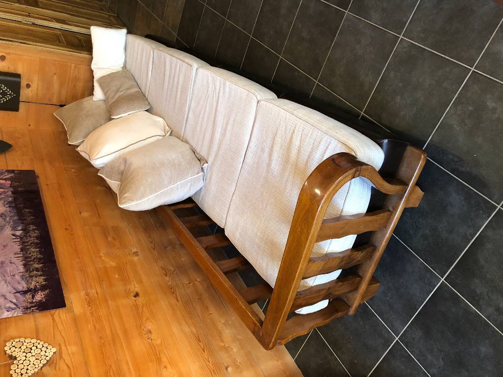 Canapé ancien en bois de noyer - 4 places | Puces Privées