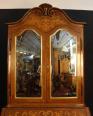 Secrétaire Cabinet Louis XV galbé en noyer et marquèterie de bois jaune. | Puces Privées