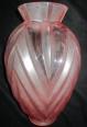 Rare vase de couleur rose en verre soufflé signé Sabino | Puces Privées