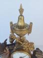 Horloge pendule Impérial en bronze doré décor angelots style Louis XVI | Puces Privées
