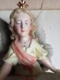 bénitier en porcelaine biscuit fin XVIIIème, signé , Ange hauteur 25 cm x 13 cm | Puces Privées