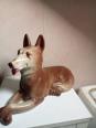 chien en céramique ancien longueur 39 cm hauteur 26 cm, numéroté | Puces Privées