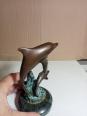 statuette ancienne en bronze dauphin et son petit hauteur 14,5 cm sur socle en marbre | Puces Privées