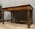 bureau plat de centre style Louis XVI en noyer massif vers 1850 | Puces Privées