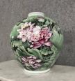 CHINE - XXe siècle: Important vase en porcelaine à décor floral sur fond vert | Puces Privées