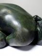 Sujet vintage femme nue allongée marbre reconstitué patine bronze | Puces Privées