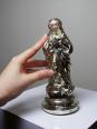 Ancienne petite vierge en verre églomisée polychrome XIXe | Puces Privées