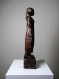 Statuette ancienne en bois sculpté femme bretonne en habit traditionnel | Puces Privées