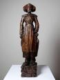 Statuette ancienne en bois sculpté femme bretonne en habit traditionnel | Puces Privées