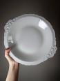 Grand plat de service creux porcelaine fine de Limoges blanche vintage/ancien | Puces Privées