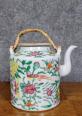 Asie XXeme : Theiére de forme ronde en porcelaine émaillée polychrome | Puces Privées