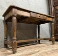 Bureau époque Louis XIII en bois massif vers 1700 | Puces Privées