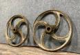 Deux anciennes roues en fonte de machines industrielles vers 1880-1900 | Puces Privées