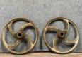 Deux anciennes roues en fonte de machines industrielles vers 1880-1900 | Puces Privées