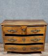 Commode galbée époque Louis XIV en noyer vers 1750 | Puces Privées