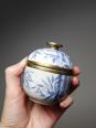 Trio de Gaiwans, petites tasses à thé couvertes chinoises porcelaine peinte main | Puces Privées