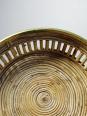 Plateau, corbeille rond en bambou clair cerclage laiton vintage Italie années 70 | Puces Privées