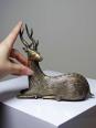 Cerf couché décoratif en laiton Dhokra Inde vintage artisanal | Puces Privées