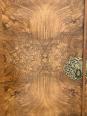 Armoire à 2 portes des années 1920 en ronce de noyer | Puces Privées