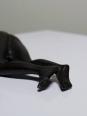 Petit bronze mid-century, petite baigneuse, femme nue allongée | Puces Privées