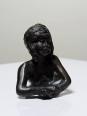 Petit bronze mid-century, petite baigneuse, femme nue allongée | Puces Privées