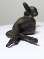 Petit bronze mid-century, petite baigneuse, femme nue allongée | Puces Privées