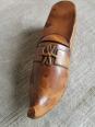 No - 607 - Tabatière en bois sculpté en forme de sabot , époque XIXème siècle | Puces Privées