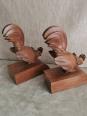 No - 611 - Serre - livres coq en bois sculpté signé BRYGOS Paris | Puces Privées