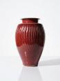 Vase en grès émaillé sang-de-bœuf à côtes, travail d’atelier XXe | Puces Privées