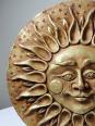 Grand soleil anthropomorphe mural terre cuite patinée, artisanat italien vintage | Puces Privées