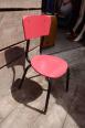Chaise d'écolier rouge et noire 50s, Chaises - tabourets, Sièges | Puces Privées