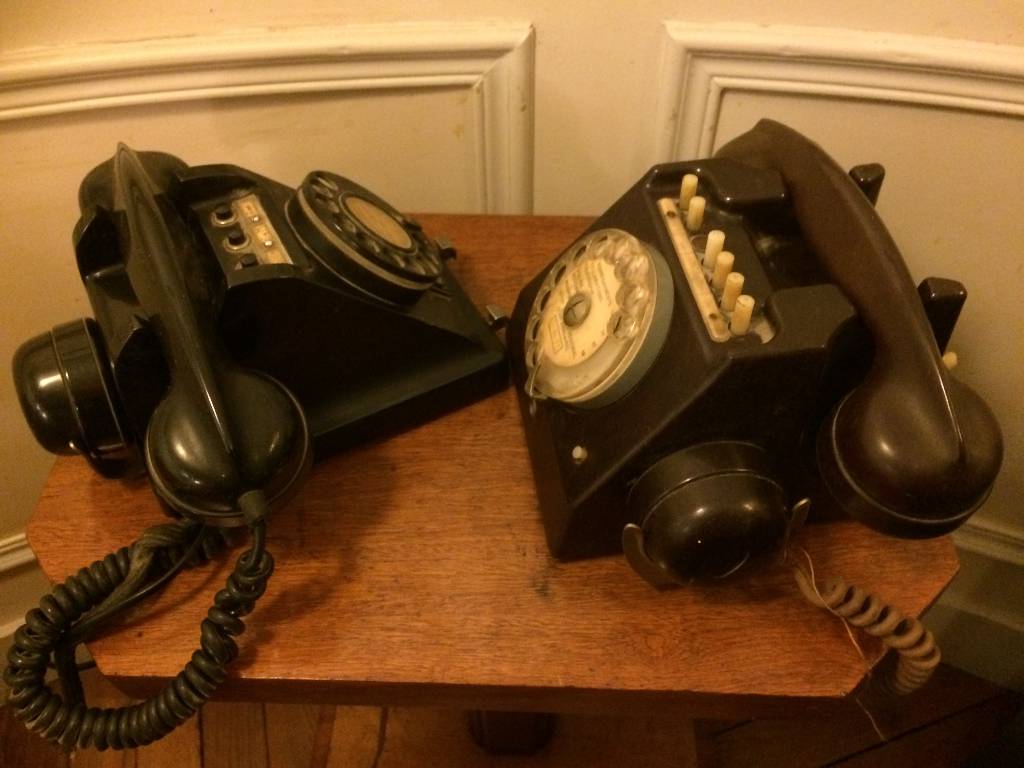 TELEPHONES ANCIENS EN BAKELITE | Puces Privées
