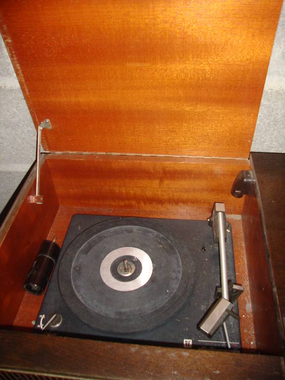 meuble vintage radio | Puces Privées