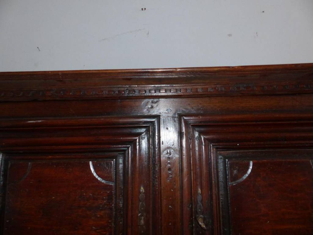 Tout petit quatre portes buffet epoque louis XIII circa XVII Eme dans son Jus  rustique | Puces Privées