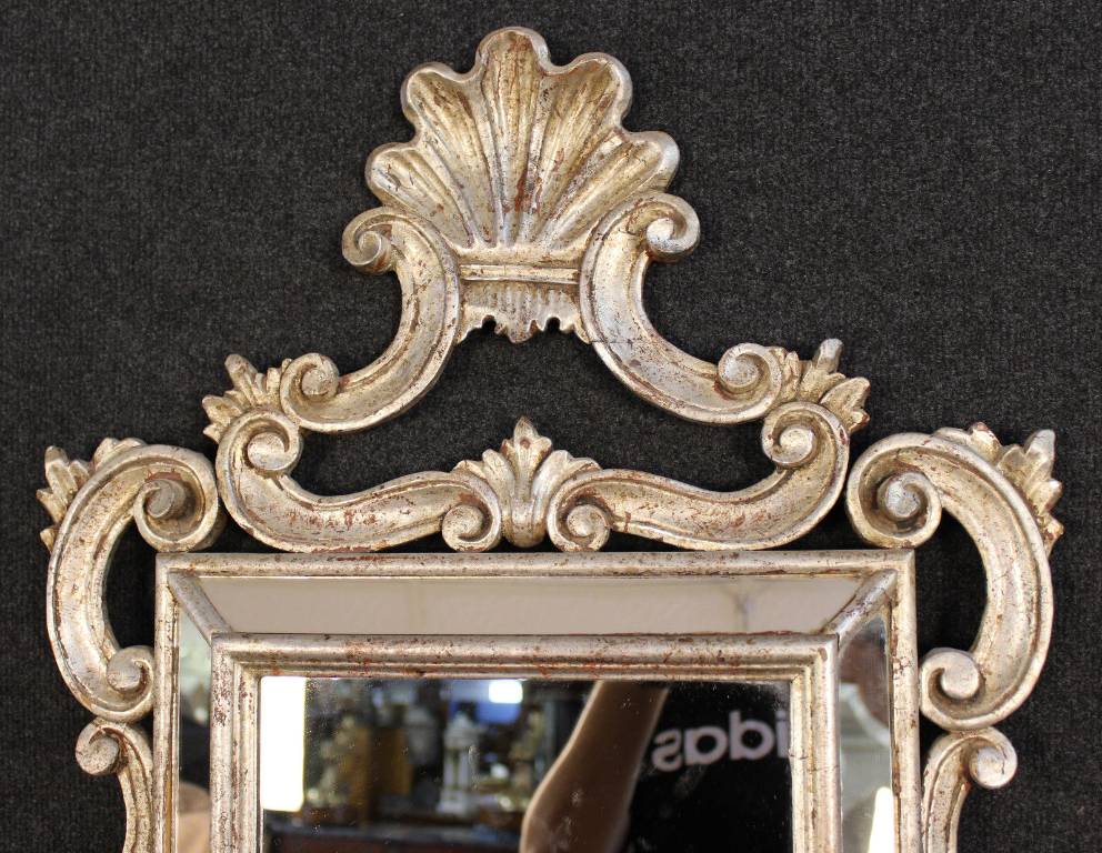 Miroir Louis XV à pare close à patine argentée. | Puces Privées