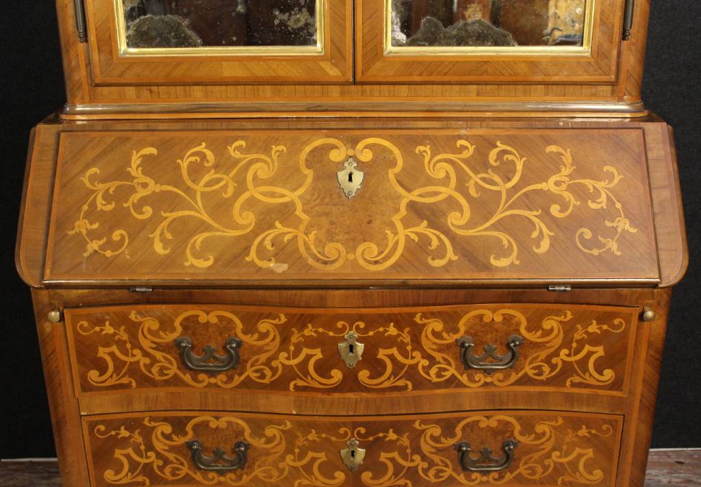 Secrétaire Cabinet Louis XV galbé en noyer et marquèterie de bois jaune. | Puces Privées