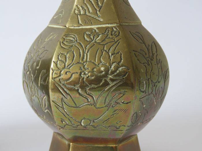 Deux vases en bronze - Décoré | Puces Privées