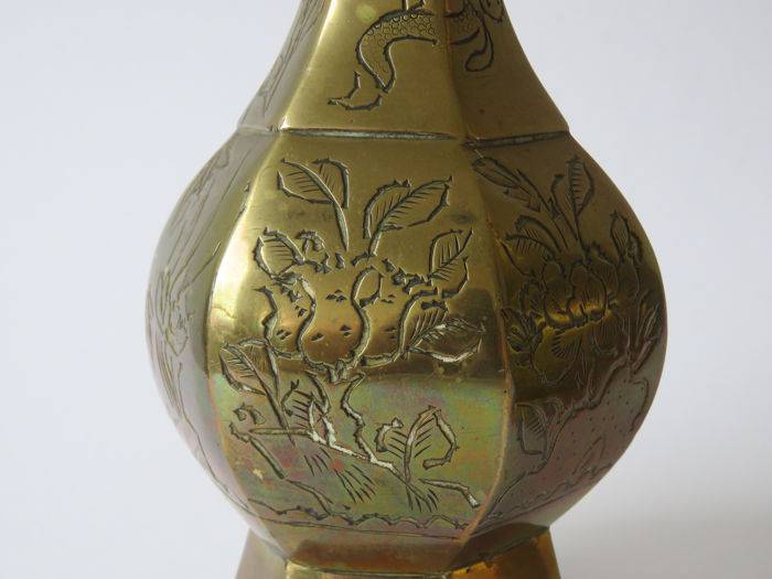 Deux vases en bronze - Décoré | Puces Privées