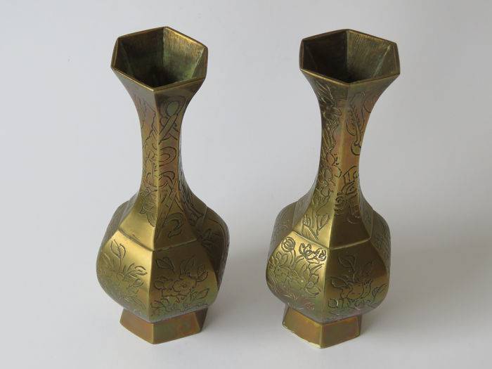 Deux vases en bronze - Décoré | Puces Privées