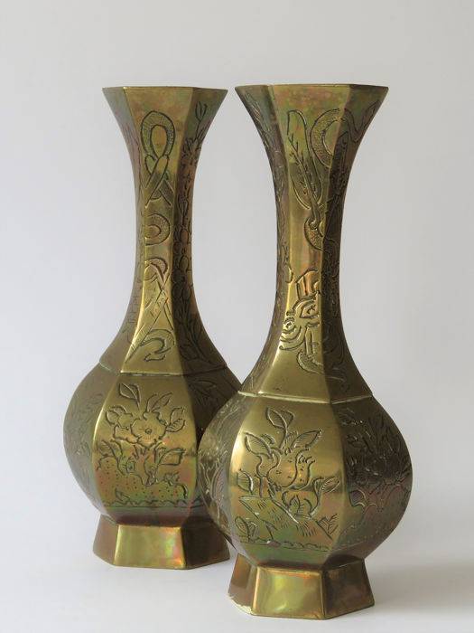 Deux vases en bronze - Décoré | Puces Privées