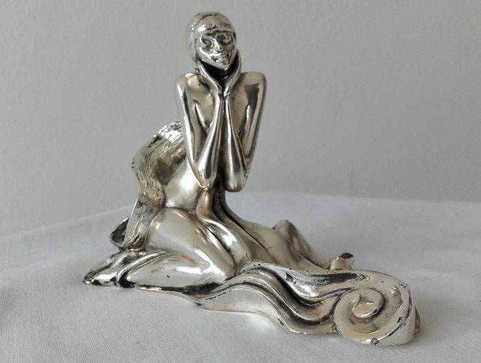 Statue - Femme nue aux cheveux longs  - Argent laminé - Italie - 1950-1999 | Puces Privées