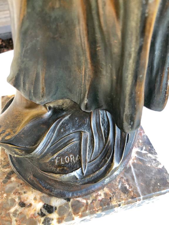 Sculpture Antique bronze de l'artiste Flora Regain d'amour | Puces Privées