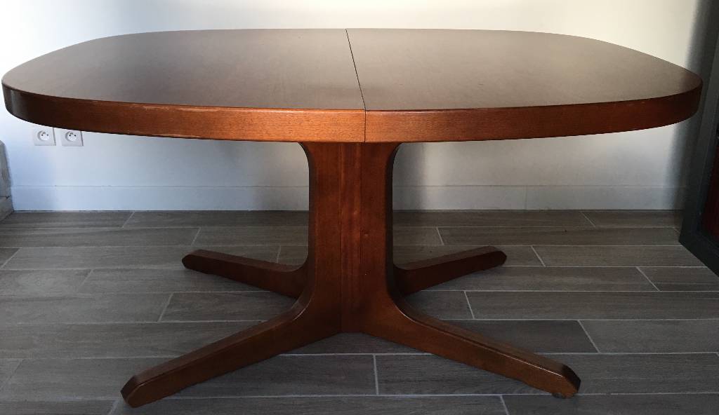 Table en bois massif | Puces Privées