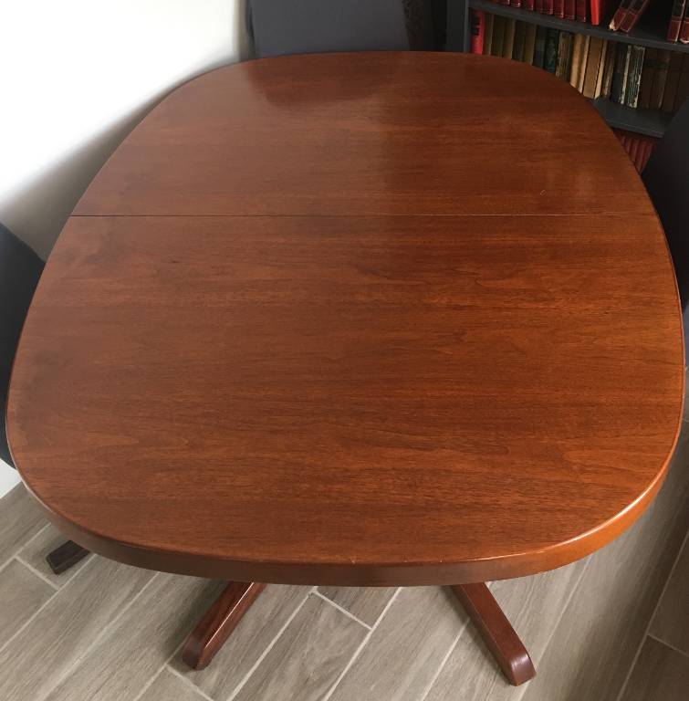 Table en bois massif | Puces Privées